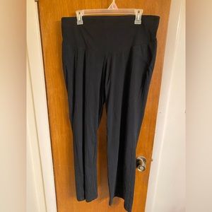LIVI Ladies Size 14/16 black activewear pants, gently used condition